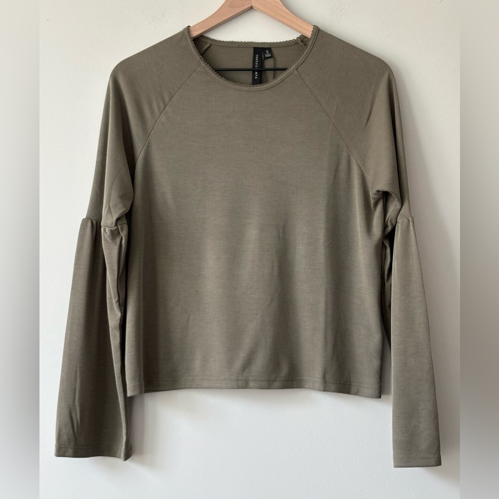 NWT Knot Sisters Long Sleeve Top